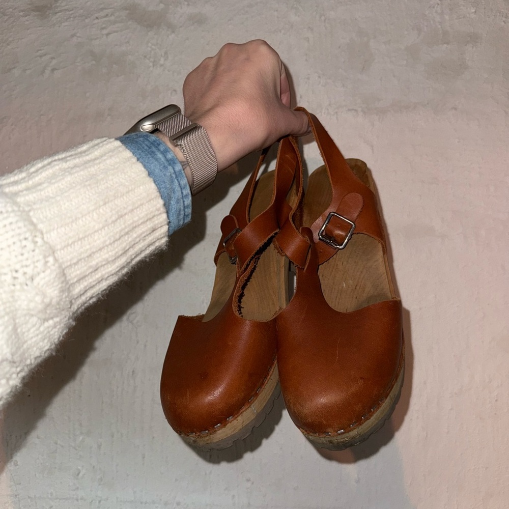 Mia Brown Leather T-Strap Wooden Clogs